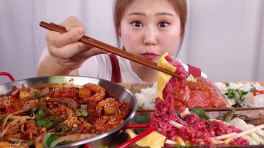 【G-NI 】_ 生牛肉，三文鱼 四米大