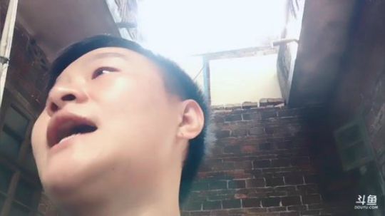 我在斗鱼看2B不过红姐直播户外