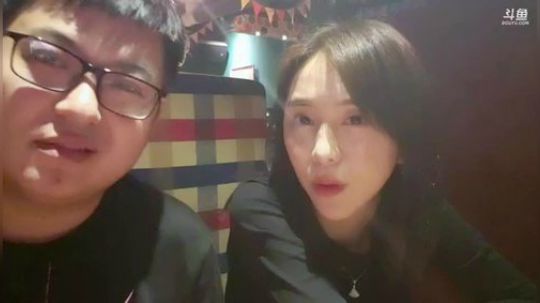 我在斗鱼看火力堂主直播户外