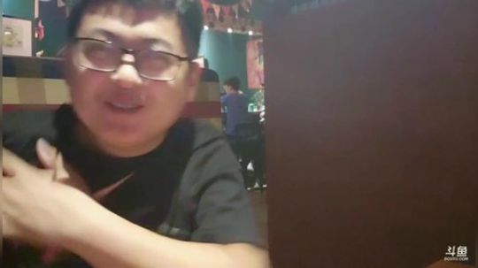 我在斗鱼看火力堂主直播户外