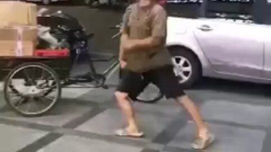 晚上在家里吃饭，就不播了，合家欢乐嘛。谅解哦！