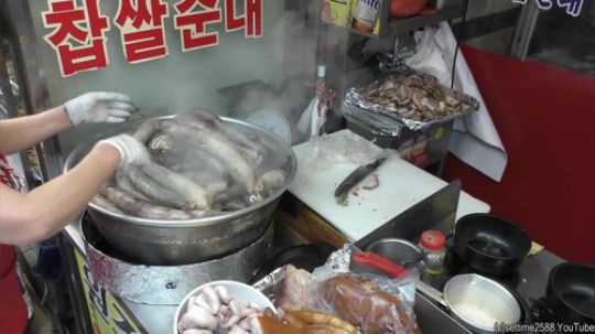 【韩国街头美食】韩国首尔广藏市场的猪肉、血香肠、鱼糕
