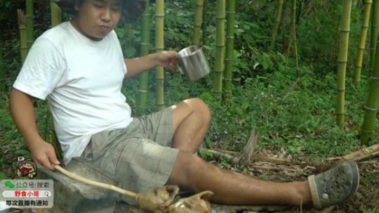 我在斗鱼看野食小哥直播美食