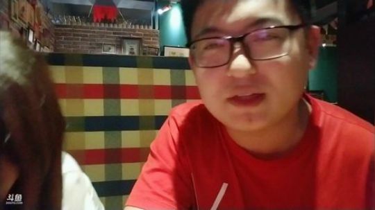 我在斗鱼看火力堂主直播户外