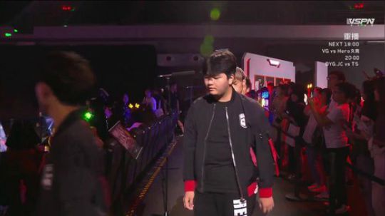 我在斗鱼看王者荣耀官方赛事直播王者荣耀