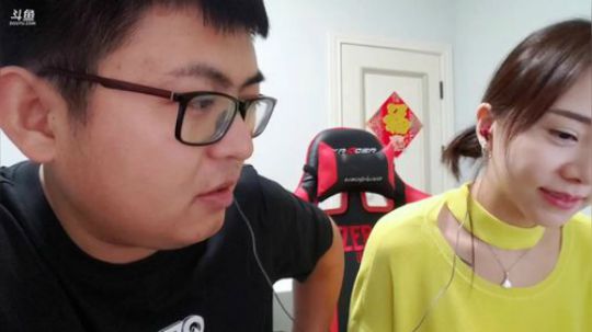 我在斗鱼看火力堂主直播户外