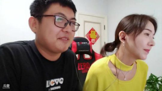 我在斗鱼看火力堂主直播户外