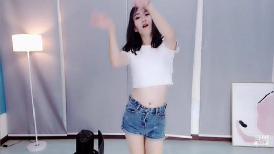 这么可爱一定是男孩子。。。 2019-09-12 00点场