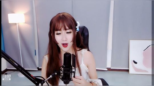 这么可爱一定是男孩子。。。 2019-09-10 20点场