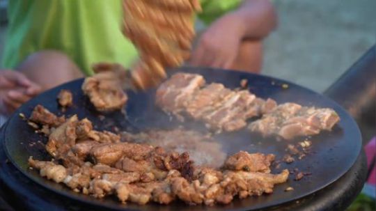 兴森一家人的晚餐   腌制烤排骨