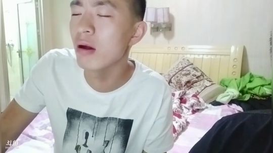 我在斗鱼看做个疯子直播户外