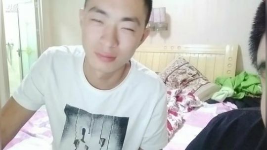 我在斗鱼看做个疯子直播户外