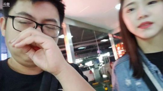 我在斗鱼看火力堂主直播户外