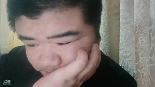 我在斗鱼看做个疯子直播户外