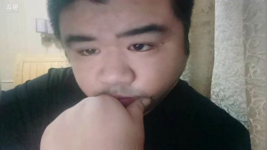 我在斗鱼看做个疯子直播户外