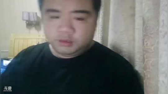 我在斗鱼看做个疯子直播户外