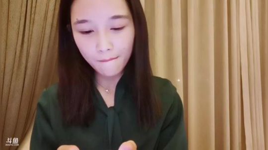 我在斗鱼看百变姑姑肖淑洁直播户外