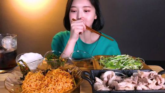 【Eat with boki】 辣火鸡面+五花肉