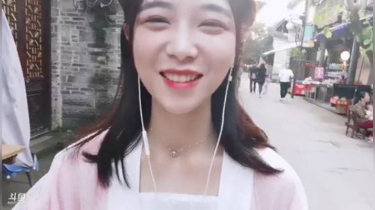 HHHISHHH发布了一个斗鱼视频2019-09-21