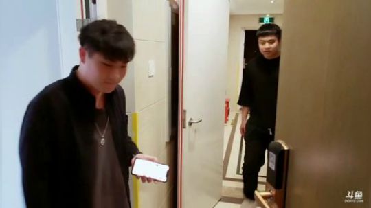 烙铁扎心了发布了一个斗鱼视频2019-09-21