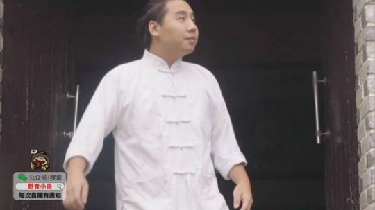 我在斗鱼看野食小哥直播美食