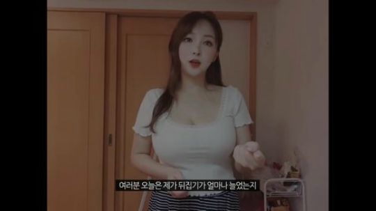 小姐姐居然在家烹饪韩国料理