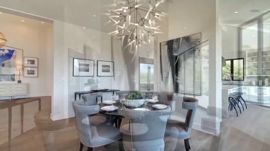 一座有着旧金山天际线景观的地中海风格别墅