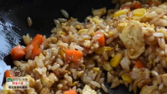 我在斗鱼看野食小哥直播美食