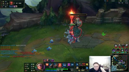 我在斗鱼看即将拥有人鱼线的PDD直播英雄联盟