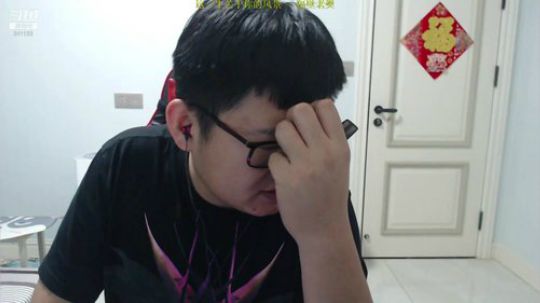 我在斗鱼看火力堂主直播户外