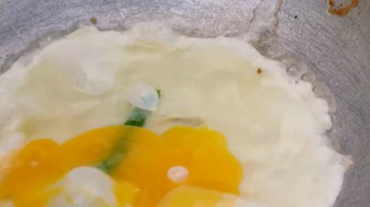 街头美食 _ 越南小摊的烤猪肉三明治