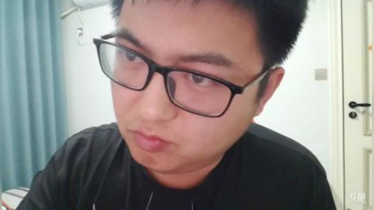 我在斗鱼看火力堂主直播户外