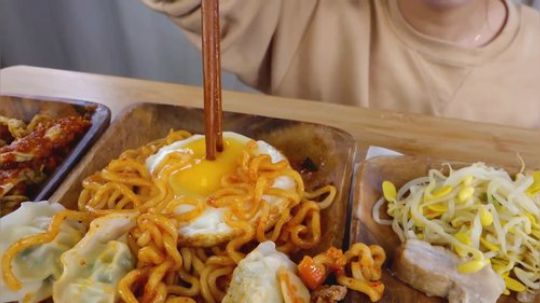 【G-NI】 蒸五花肉+辣章鱼炒面