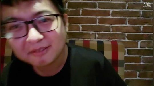 我在斗鱼看火力堂主直播户外