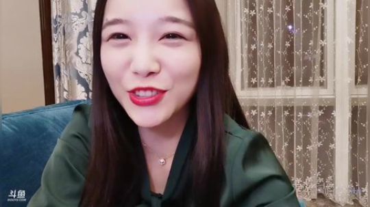 我在斗鱼看百变姑姑肖淑洁直播户外