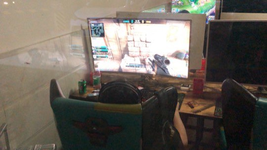 出来吃饭遇到世界级狙神