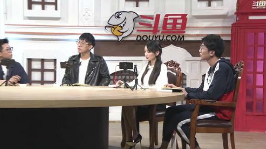 我在斗鱼看英雄联盟赛事直播英雄联盟