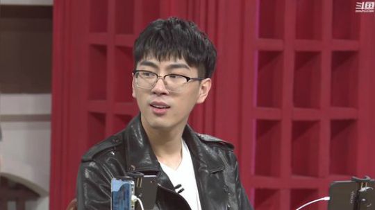 我在斗鱼看英雄联盟赛事直播英雄联盟