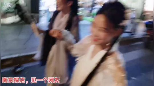 我在斗鱼看百变姑姑肖淑洁直播户外