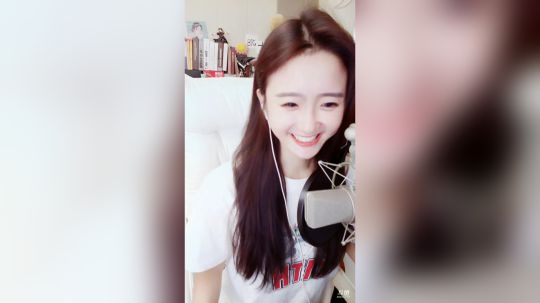 登月团丶离去发布了一个斗鱼视频2019-09-29