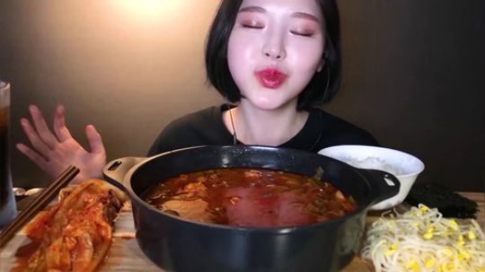 【Eat with boki】 香辣章鱼虾仁宽粉汤