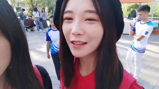肖淑洁生命中的光和盐发布了一个斗鱼视频2019-10-01