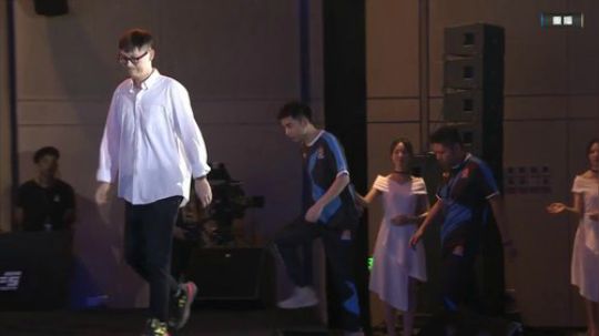 一生守护铁公鸡发布了一个斗鱼视频2019-10-01