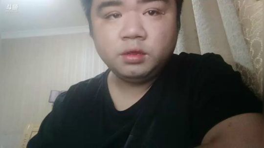 我在斗鱼看做个疯子直播户外