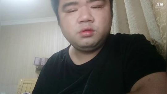 我在斗鱼看做个疯子直播户外