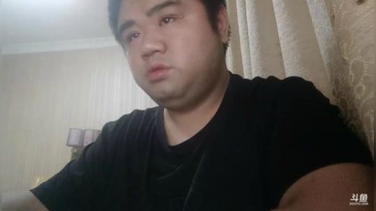 我在斗鱼看做个疯子直播户外