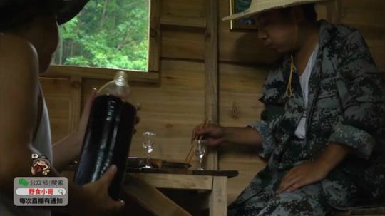 我在斗鱼看野食小哥直播美食