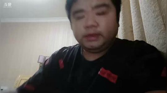 我在斗鱼看做个疯子直播户外
