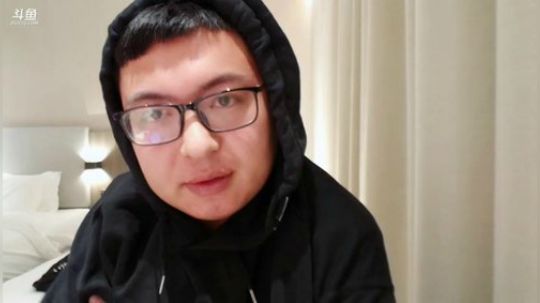 我在斗鱼看火力堂主直播户外