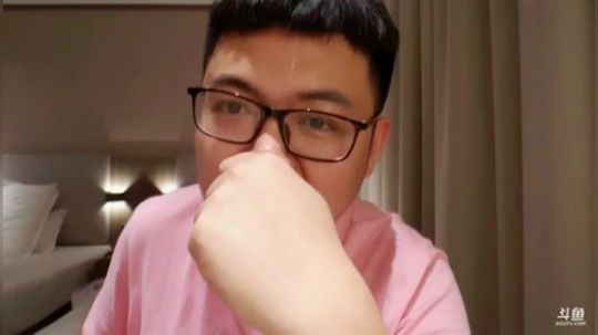 我在斗鱼看火力堂主直播户外